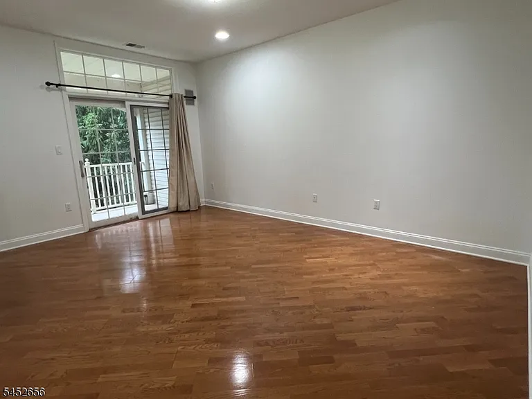 311 Kensington Ln — Photo 13