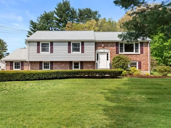 9 Village Grn, Norfolk, MA 02056