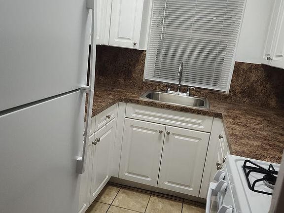 4th image of 86-25 162nd St #1V