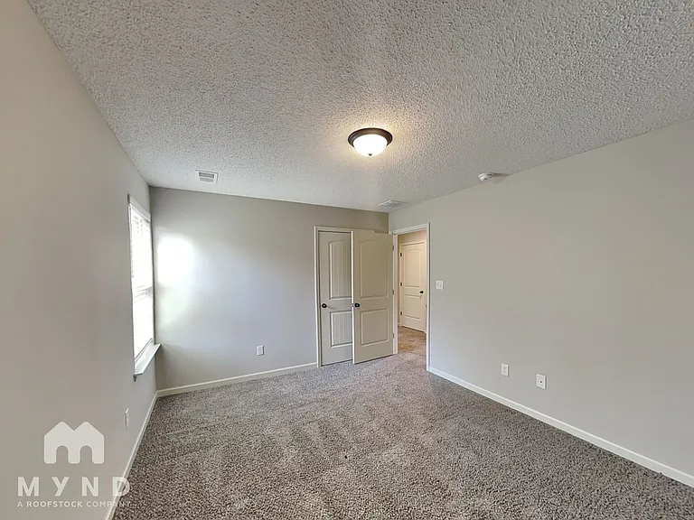 160 Nicholas Dr — Photo 18