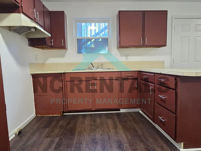 2559 Green Oaks Ct #B — Photo 7