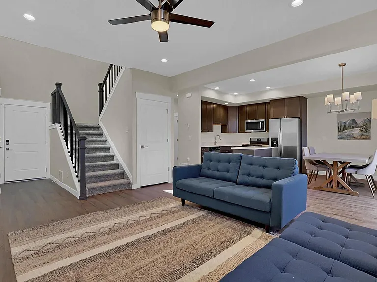 3792 Venice Grv — Photo 3