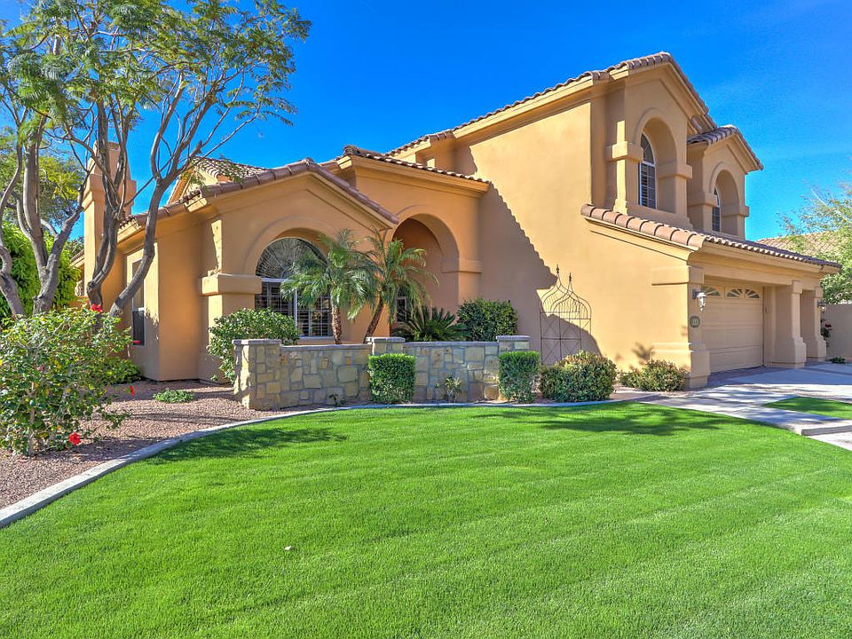 1st image of 1211 E Desert Flower Ln