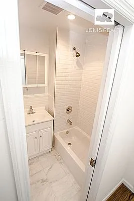 Rented by Jonis Realty | media 7