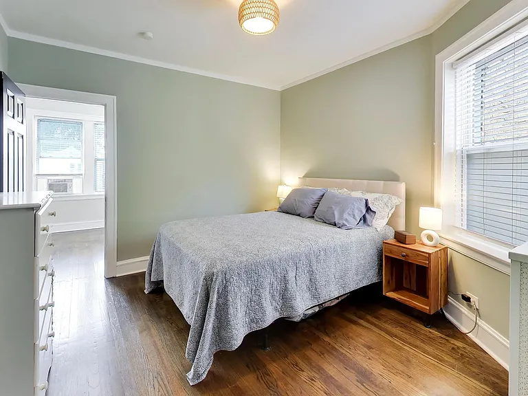 2645 W Winnemac Ave #2 — Photo 6