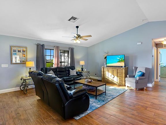 4th image of 1525 NE 17th Pl