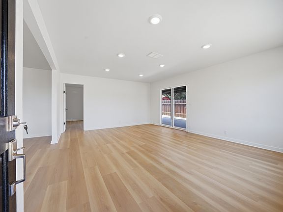 4th image of 788 Thermal Ave