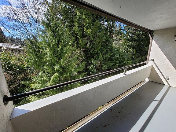 4th image of 375 Bellevue Way SE APT 14