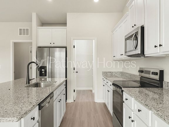 5th image of 3335 Fox Hall Dr