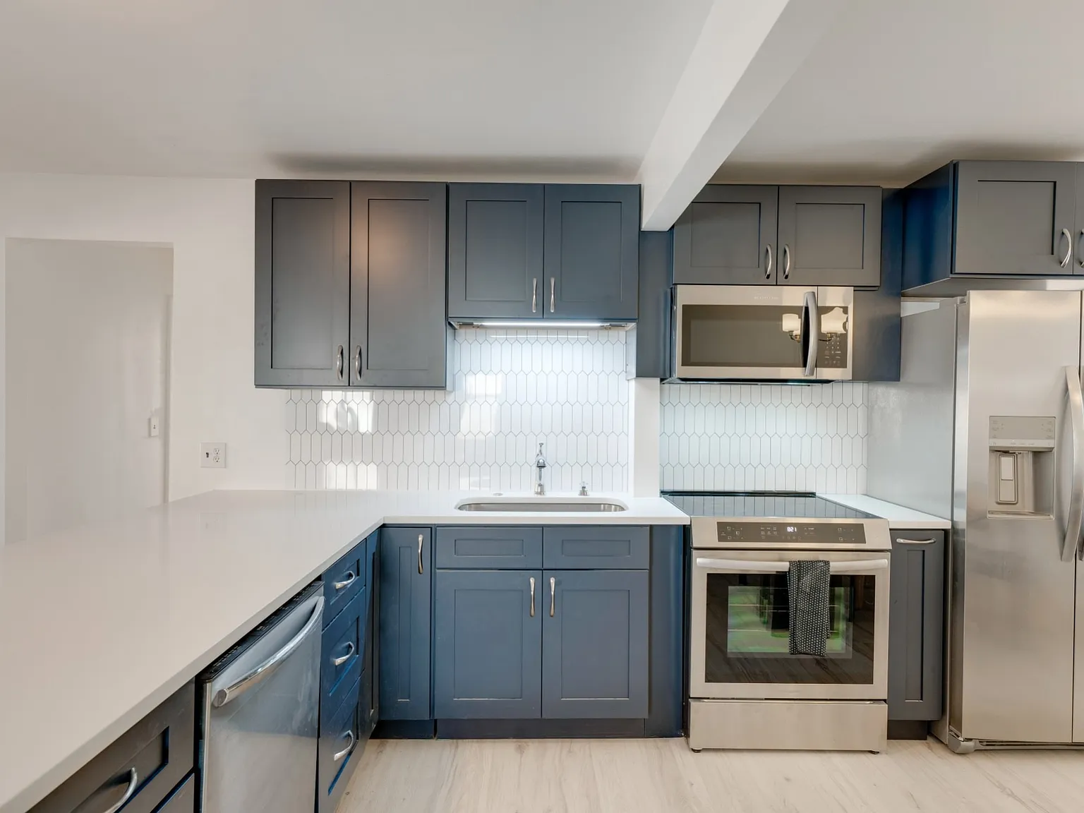 3 bed, 1192 sqft, $2,695 — Photo 3
