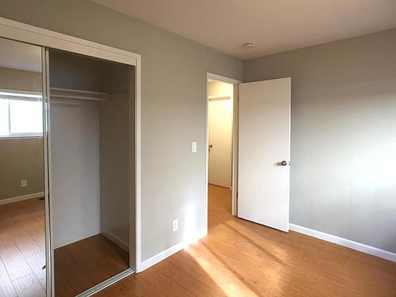 4th image of 994 Westlynn Way #X