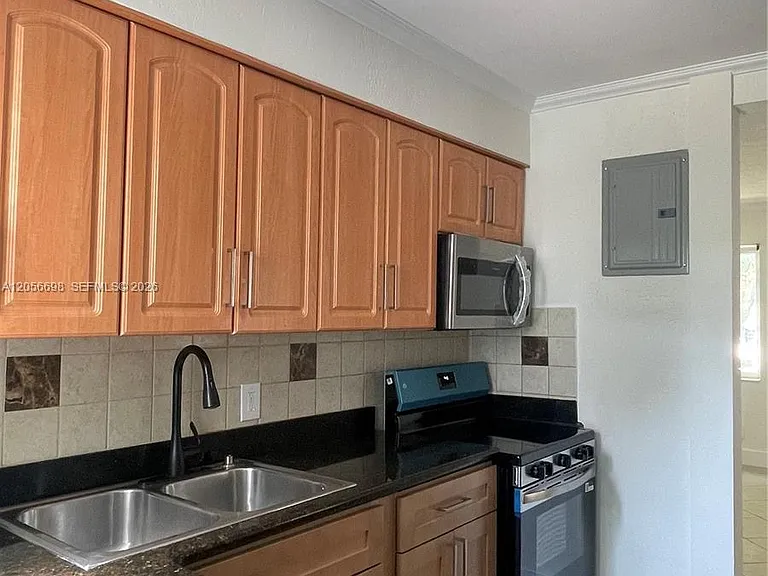 1420 NE 1st Ave — Photo 12