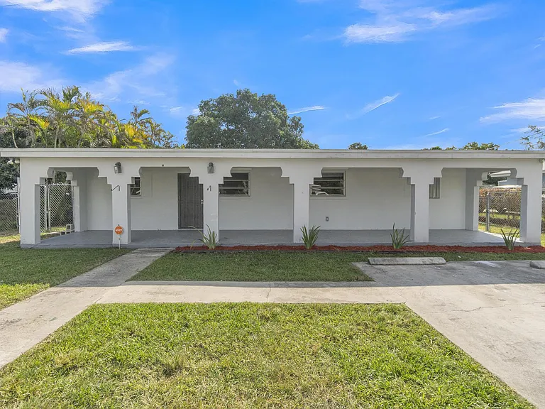 10220 SW 178th St — Photo 3