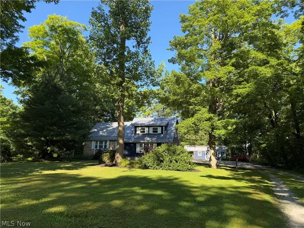 15000 Crestwood Dr, Middlefield, OH 44062