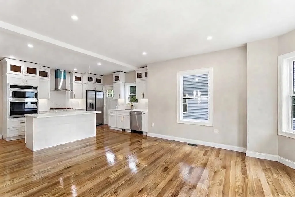 3 bed, 2.5 bath, 1687 sqft, $3,950 — Photo 2