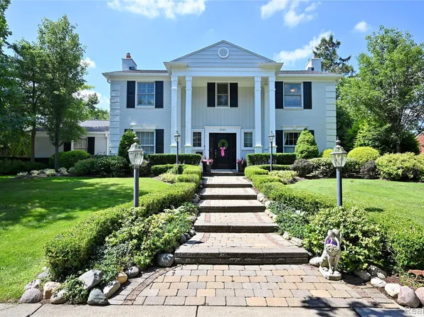 2691 S Bradway Blvd, Bloomfield Hills, MI 48301