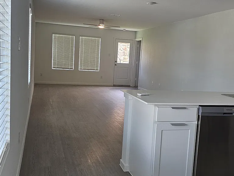 1600 Baron Ln — Photo 4