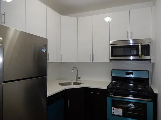 Rented by Bohemia Realty Group | media 12