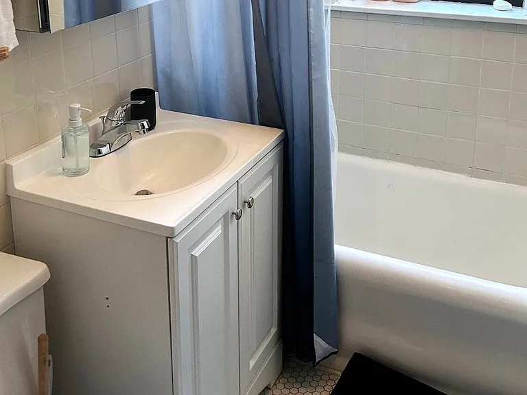 1915 W Larchmont Ave #3C — Photo 8