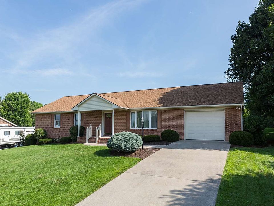 1st image of 3076 Pin Oak Dr