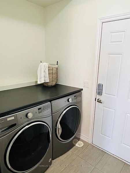 Oakville Townhouse for rent - 3 Bedrooms — photo 15