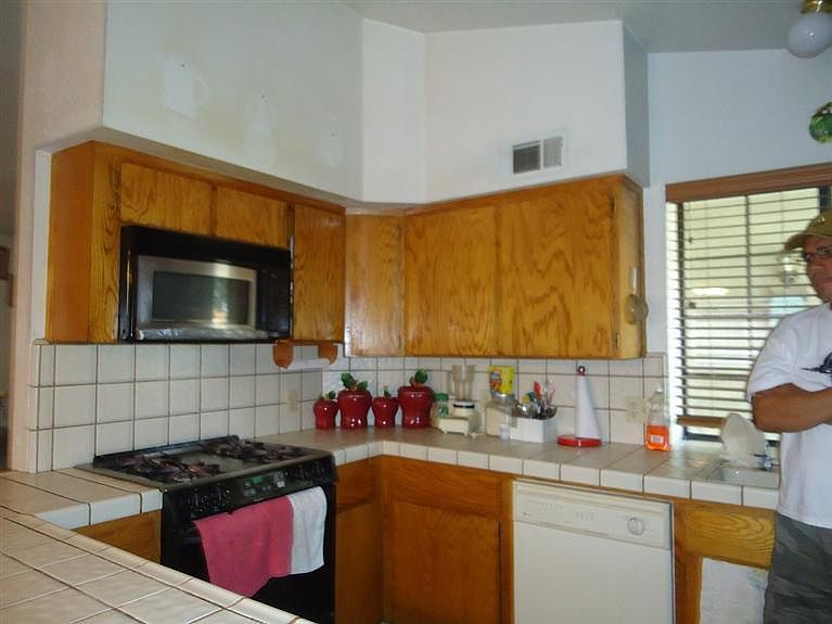 2nd image of 1361 W Jean