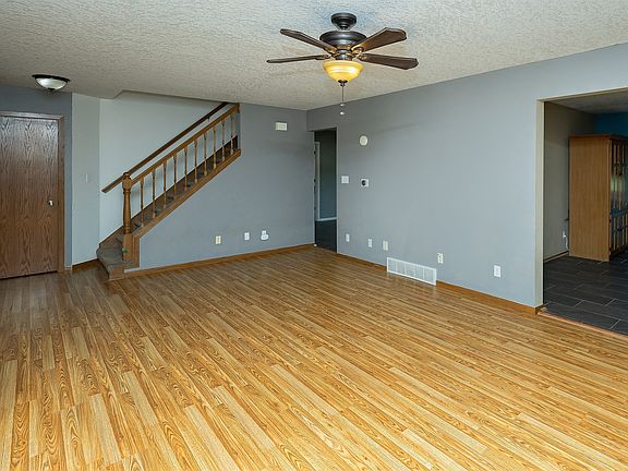 4th image of 555 NE Maple Ave