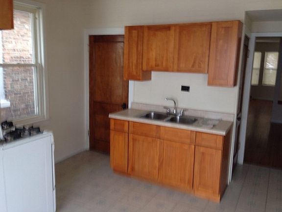 5th image of 5637 S Francisco Ave #1
