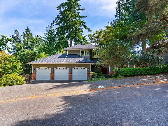 2nd image of 1822 221st Pl NE