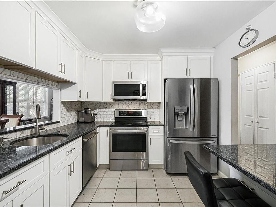 1st image of 419 Sierra Vista Lane #419