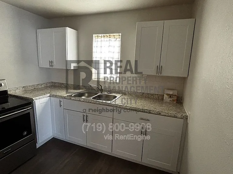 1428 E Orman Ave — Photo 5