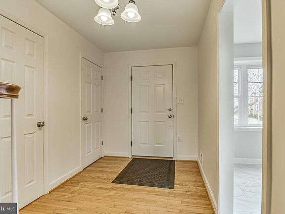 3rd image of 1407 Admiral Dr
