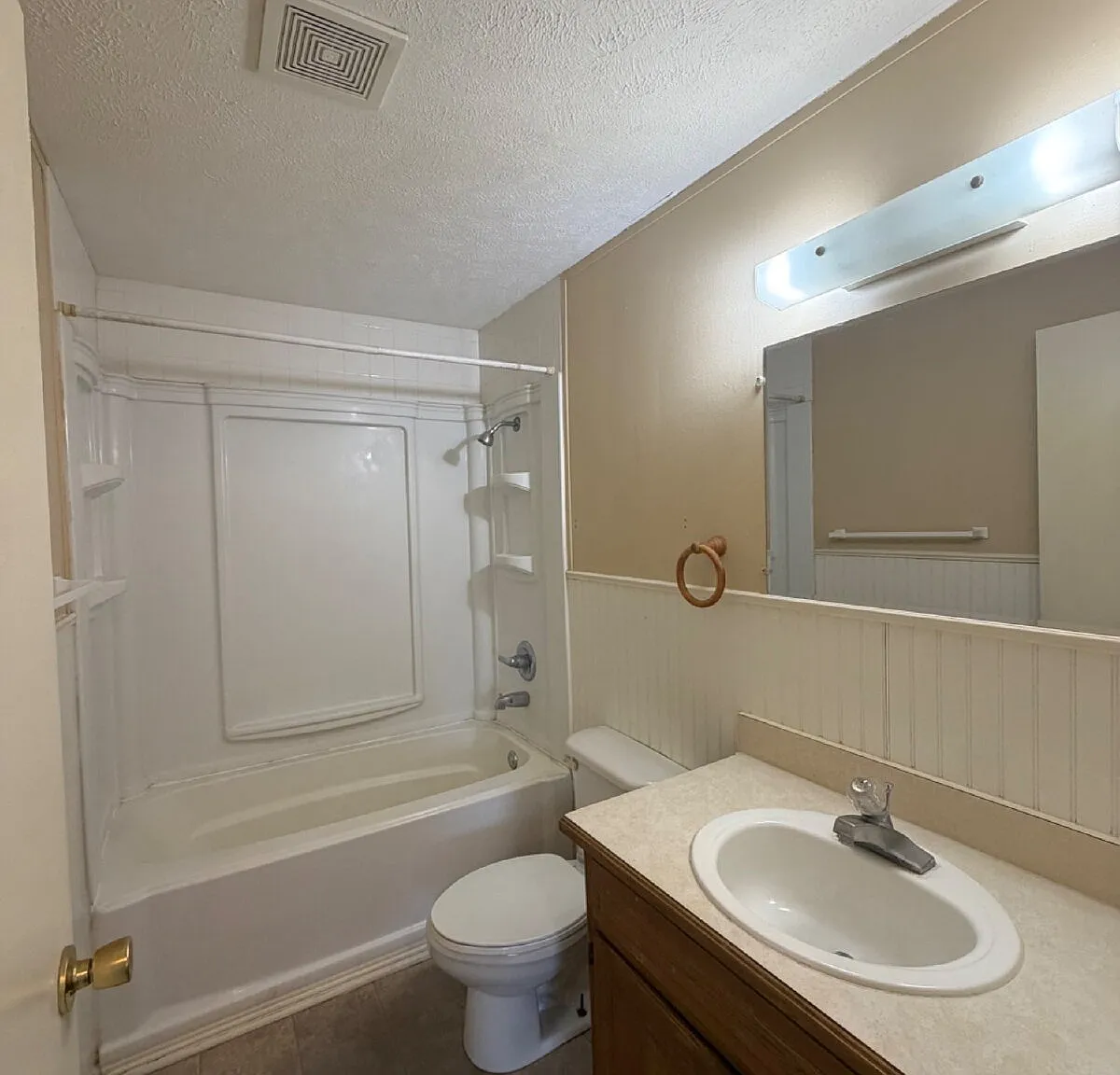 2 bed, 1.0 bath, $1,125 — Photo 3