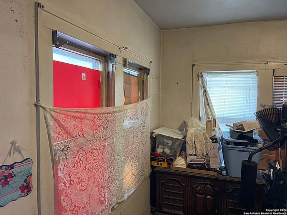 4th image of 210 W WHITE