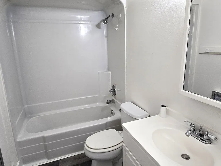 1001 Stanley Ave #1-13 — Photo 5