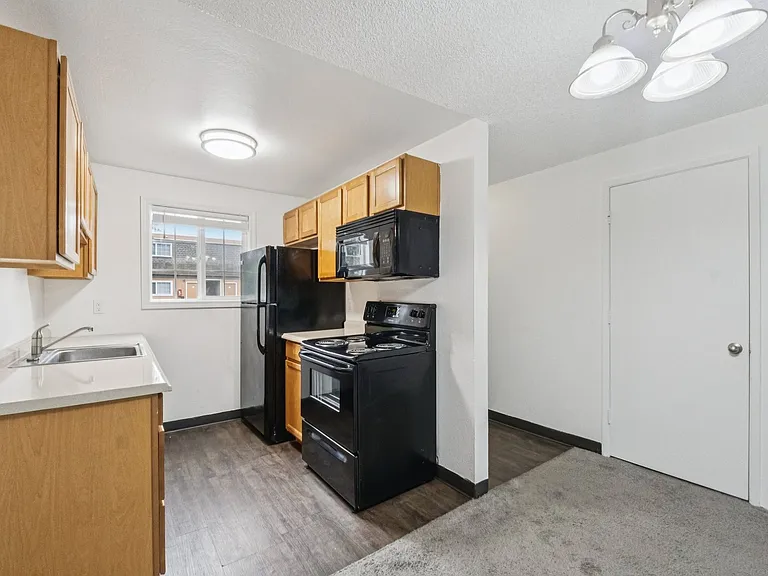 Heather Ridge Apartments — Photo 19