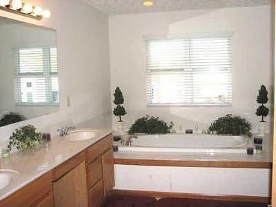 3rd image of 104 Blaine Ct