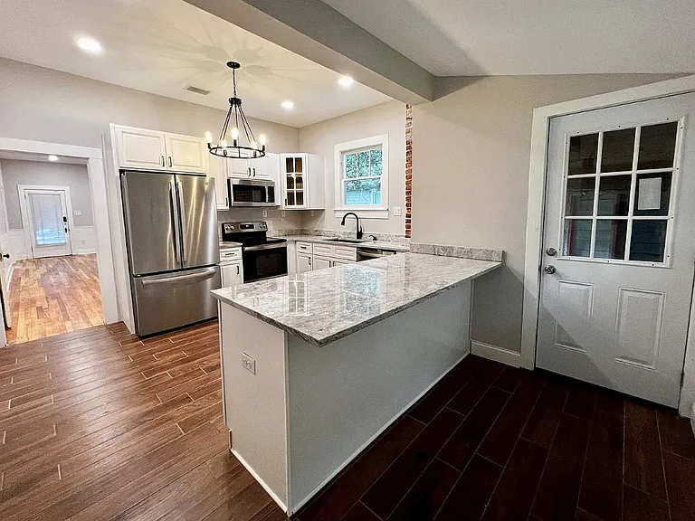 209 S Fulton St — Photo 10
