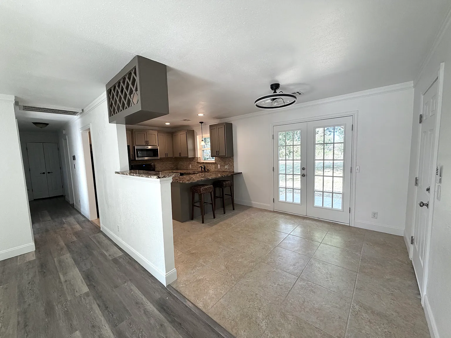 3 bed, 1050 sqft, $1,600 — Photo 4