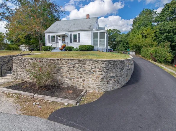 4 Johnson Ave, Johnston, RI 02919