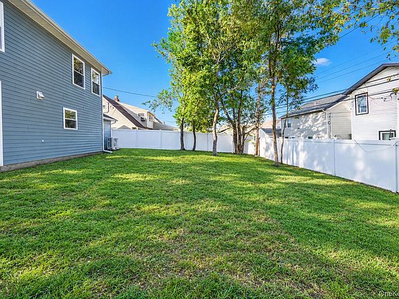 5th image of 110 Bayberry Lane