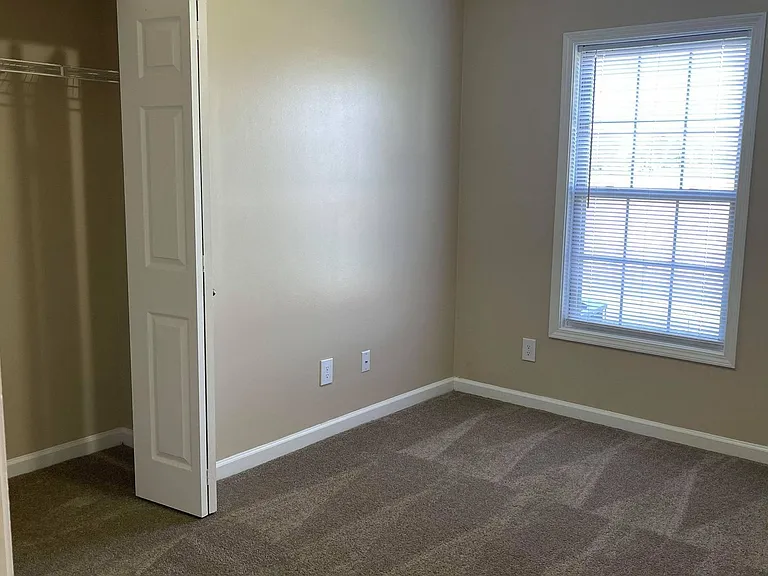 Fox Brook Apartments — Photo 33