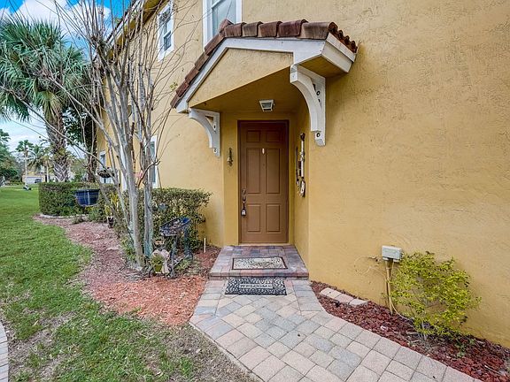 5th image of 818 Pipers Cay Drive