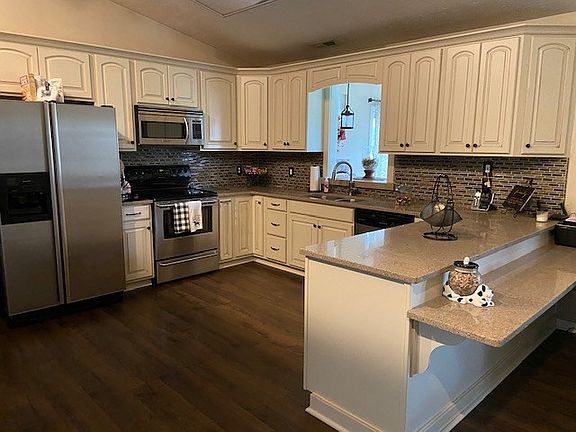 3rd image of 617 Topaz Dr