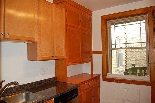 3rd image of 1702 W Touhy Ave #1