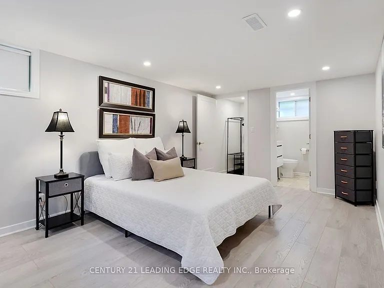128 Admiral Rd #BASEMENT — Photo 11