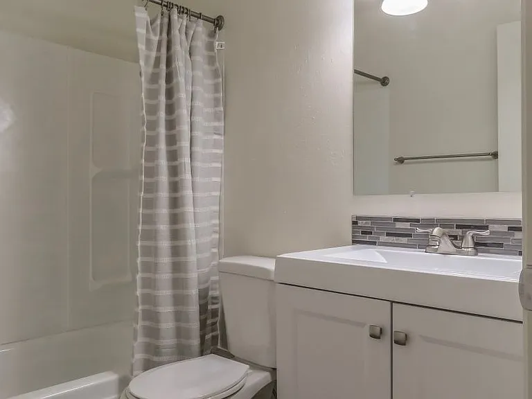 17300 SW Merlo Rd — Photo 10