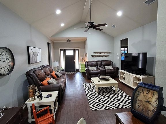5th image of 84 Silverhill Dr