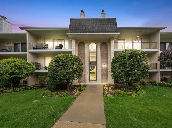 9026 Del Prado Dr APT 2N, Palos Hills, IL 60465
