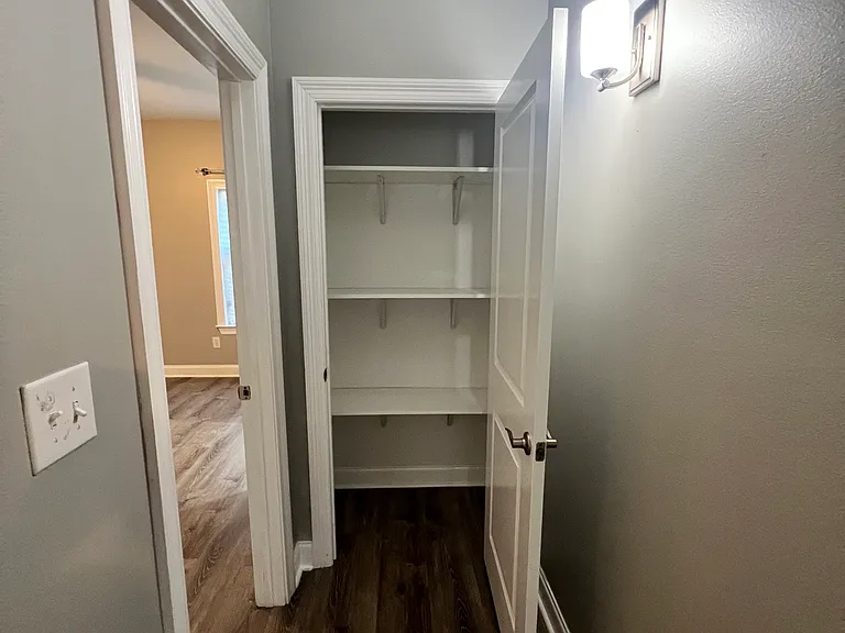 504 E Magee St — Photo 16